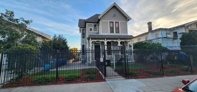 Interior Photo - 4240