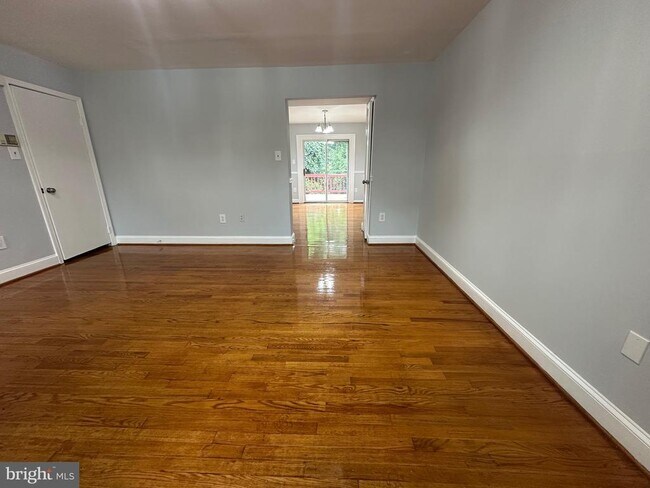 Building Photo - 14451 Village Dr