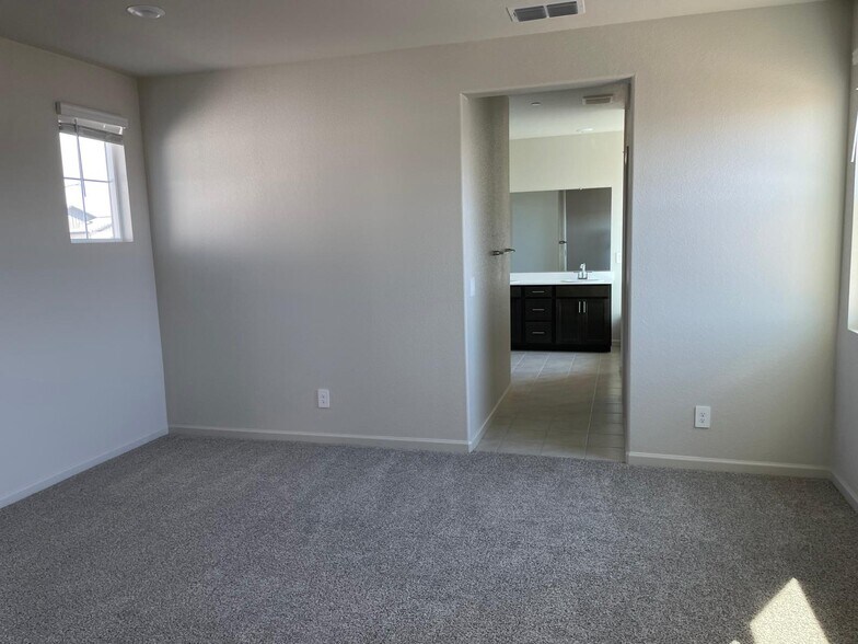 Building Photo - 2943 Girdwood St