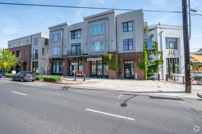 Building Photo - The Broadway Triangle