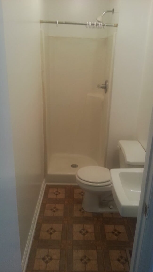 Building Photo - 8 Silver Spur Ct