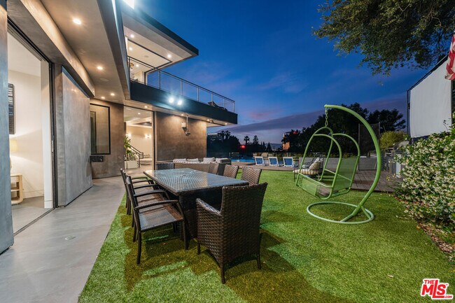 Building Photo - 3712 Broadlawn Dr