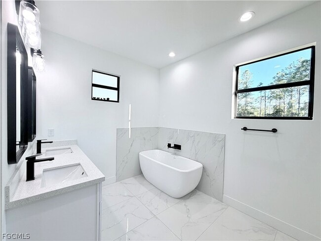 Building Photo - 312 Rosanna Ave