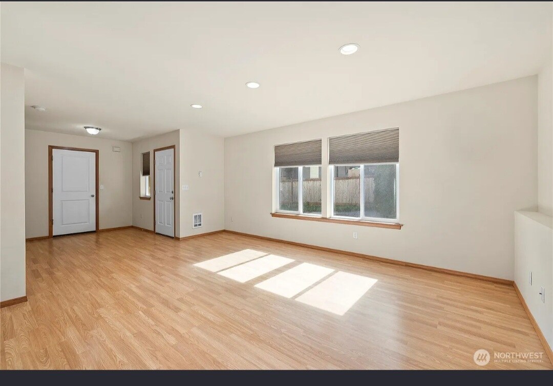 Building Photo - 3128 Broadway