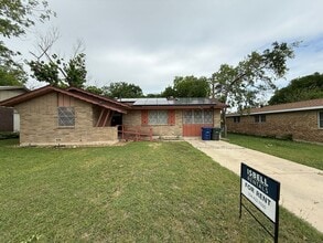 Building Photo - AVAILABLE NOW!
