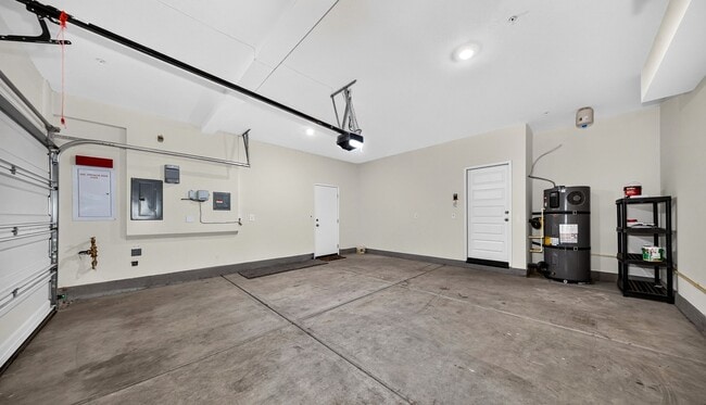 Building Photo - 1037 Yuzu Wy
