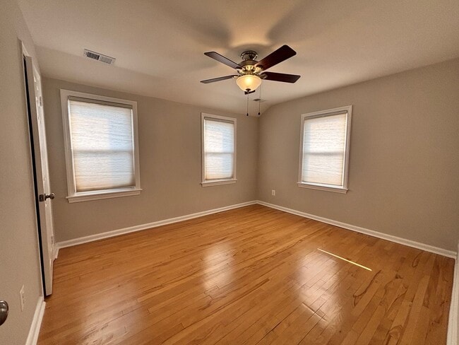 Building Photo - 2705 Fort Dr