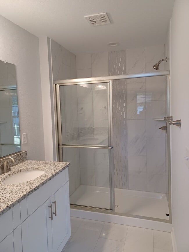 Building Photo - Newly Constructed 5 Bedroom Home in Hampton