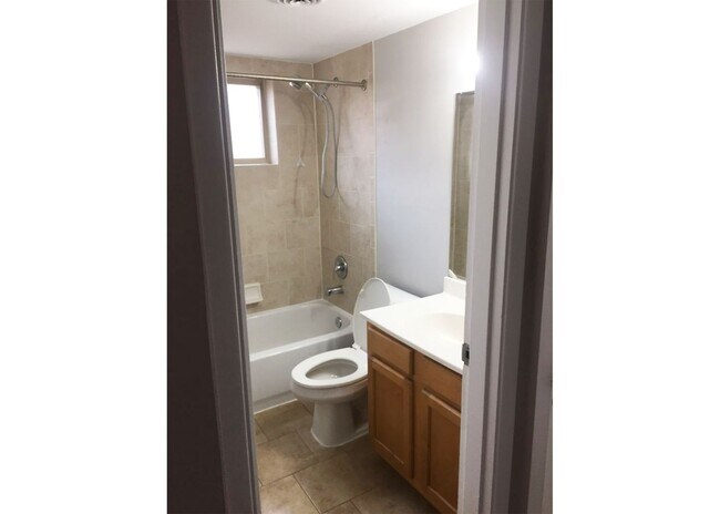 Building Photo - 563 Lowell Ave