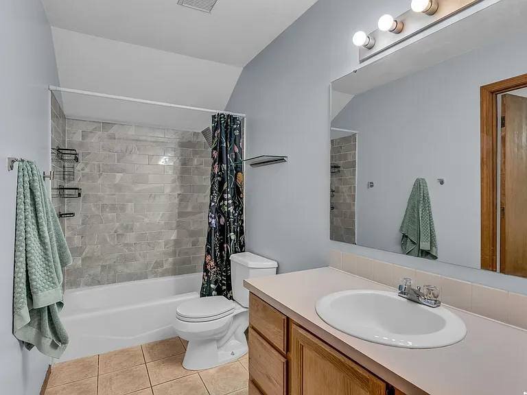 Building Photo - 936 Alma Dr