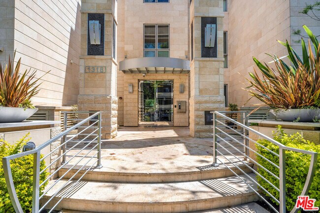 Building Photo - 1318 S Roxbury Dr