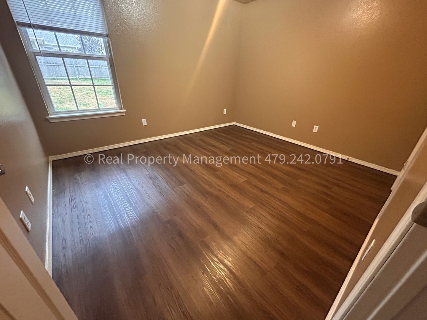 Building Photo - 320 Chateau Dr