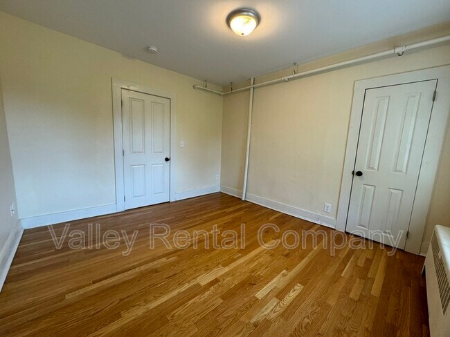 Building Photo - 132 Middle St