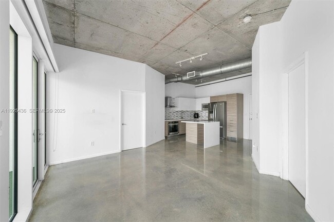 Building Photo - 10 SW South River Dr