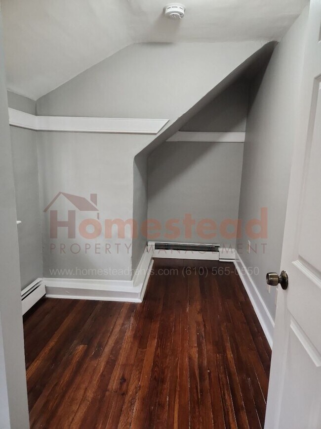 Building Photo - 5 BEDROOM HOME FOR RENT IN COLLINGDALE!