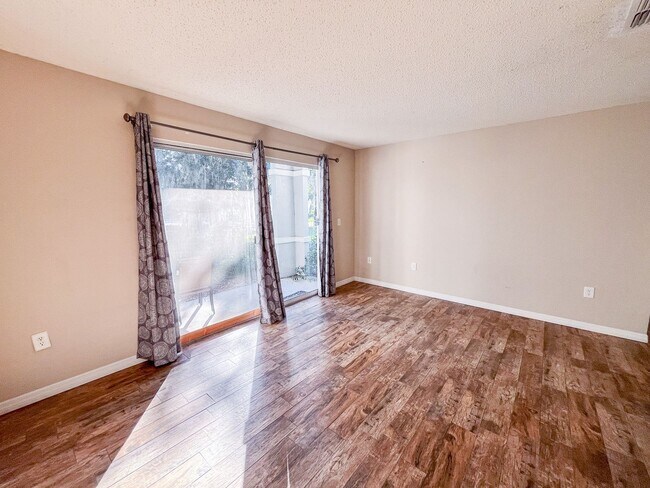 Building Photo - Windsor Park #1118 - Price Reduced!