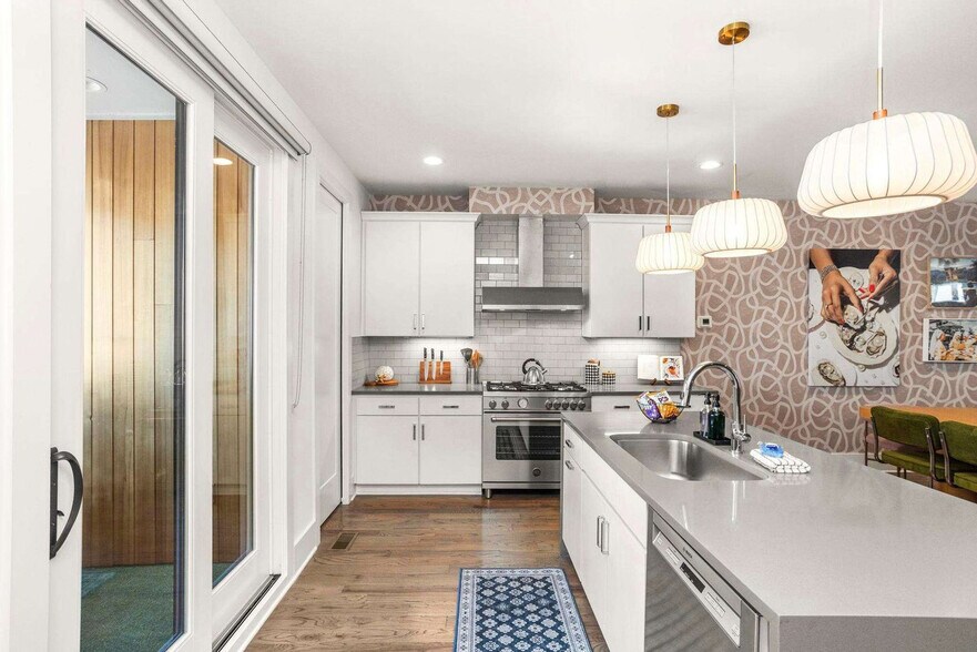 Building Photo - 774 E Argyle Ave