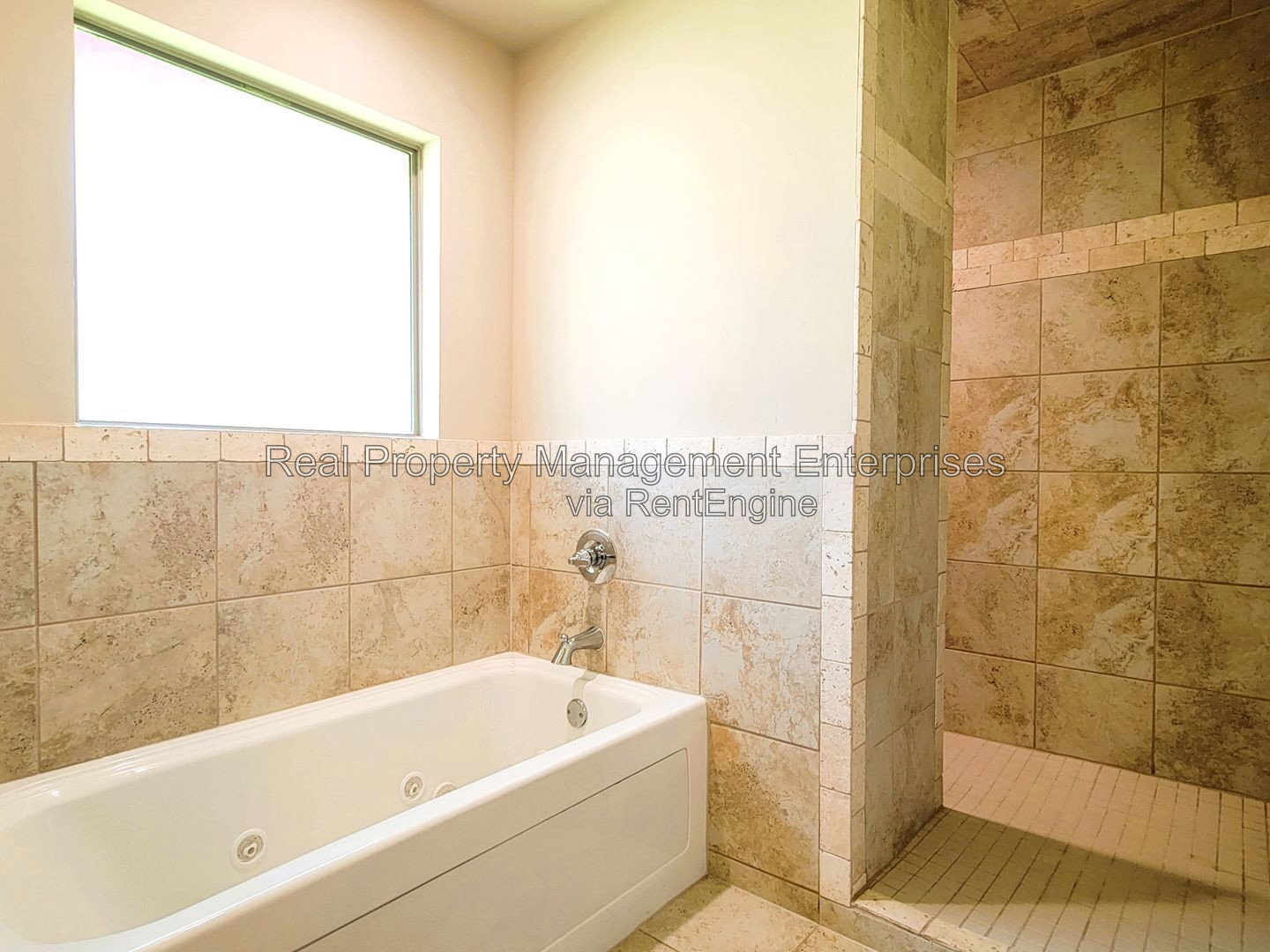 Building Photo - 4500 Oasis Ct