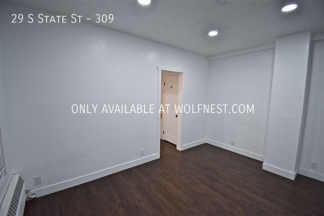 Building Photo - Remodeled Downtown Studio Condo! No Deposi...