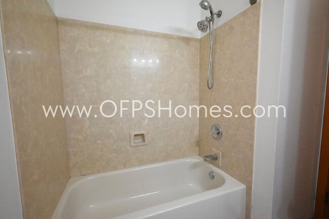 Building Photo - 3934 Balsam Dr