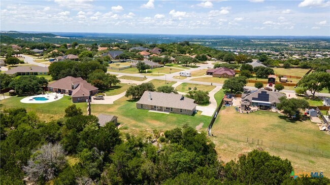 Building Photo - 336 Skyline Dr