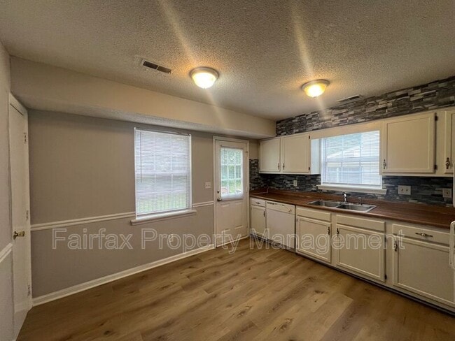 Building Photo - 227 Bridgefield Pl