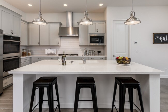 Building Photo - 927 E Paseo Way