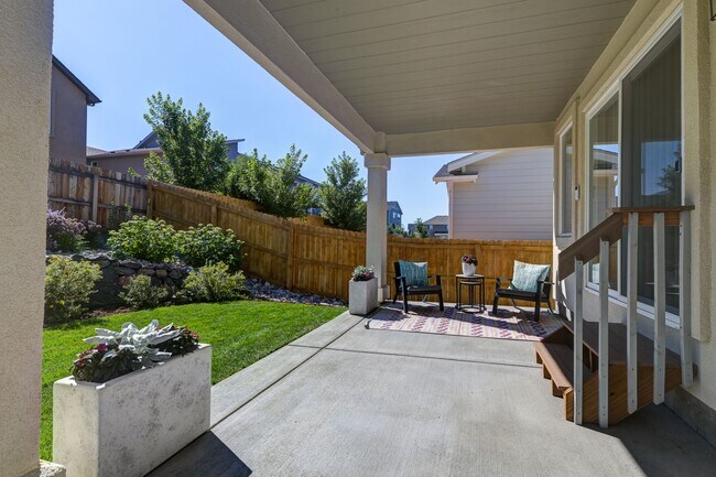 Building Photo - Beautiful "like new" home available for re...