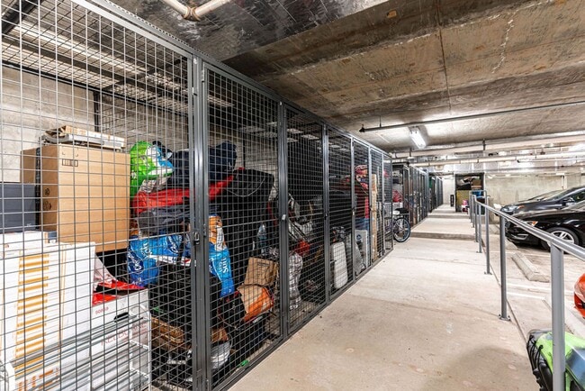 Building Photo - 2 Bed, 2 Bath Condo Bathed in Natural Light