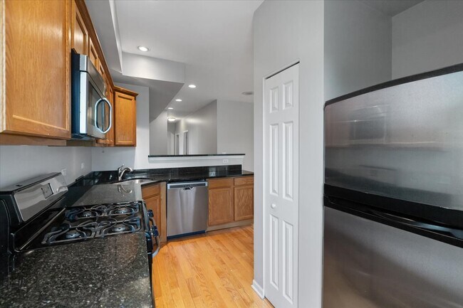 Building Photo - 7717 N Marshfield Ave