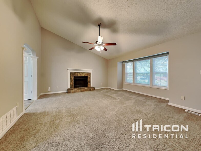 Building Photo - 2709 Owens Dr