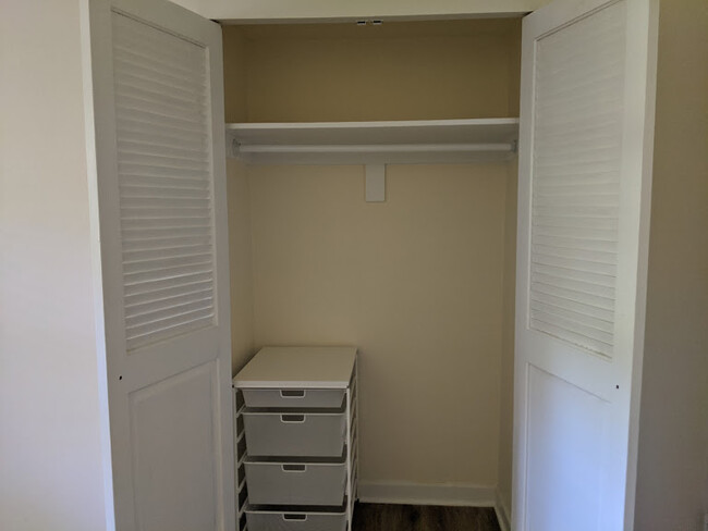 Drawer Unit in 2nd Bedroom Closet - 4950 N Marine Dr