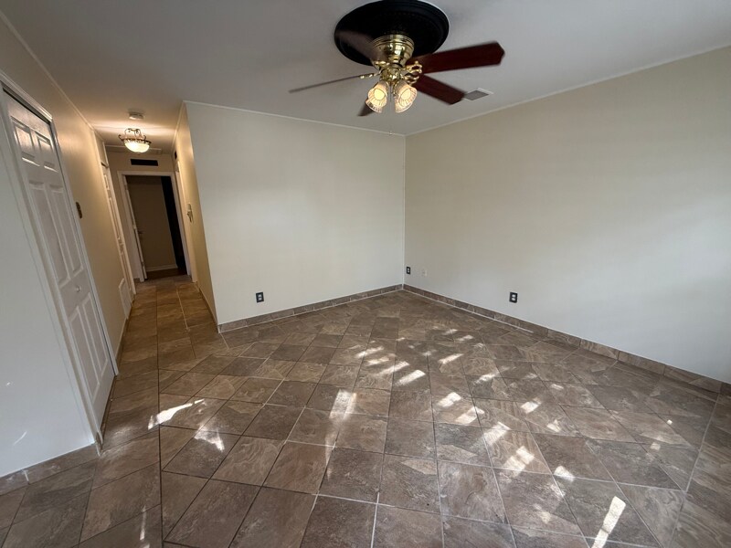 Building Photo - 21122 Annapolis St