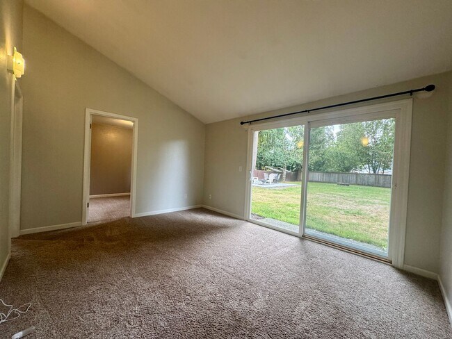Building Photo - 2 Week Move In Special - 3 Bedroom, 2 Bath...
