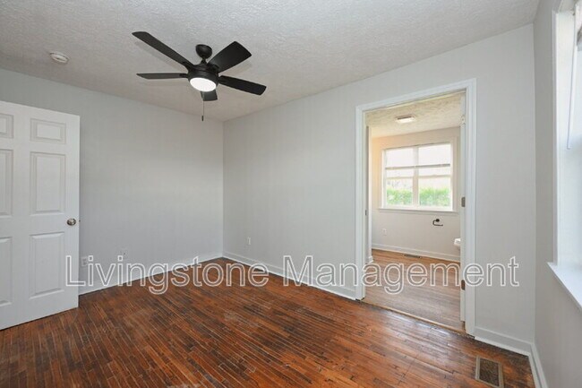 Building Photo - 501 Small St
