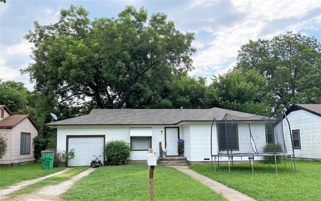 Building Photo - 1806 N Culberson St