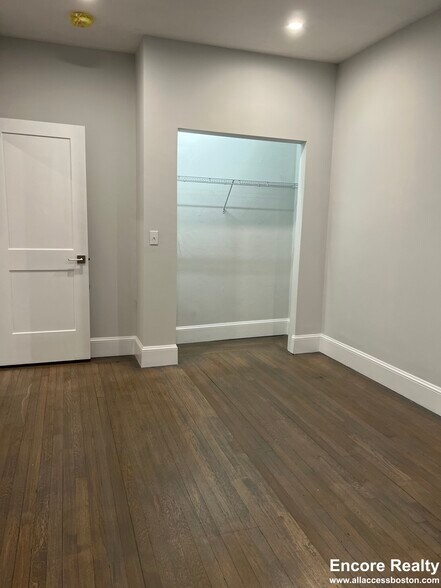 Building Photo - 121 Jersey St