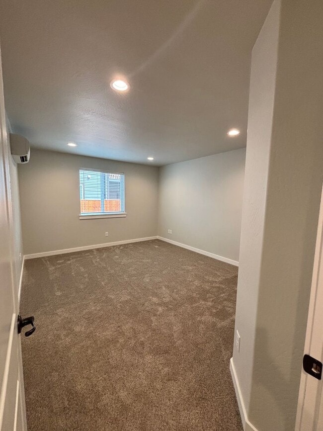 Building Photo - 6920-2t - 4738-4740 Gebhard