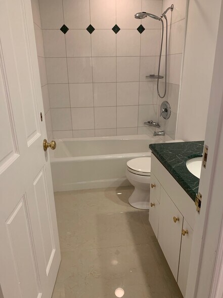 Building Photo - 129 Alta Ave