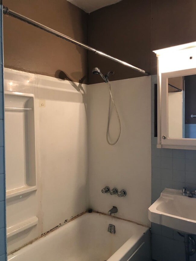Building Photo - 2 BR/1 BA home