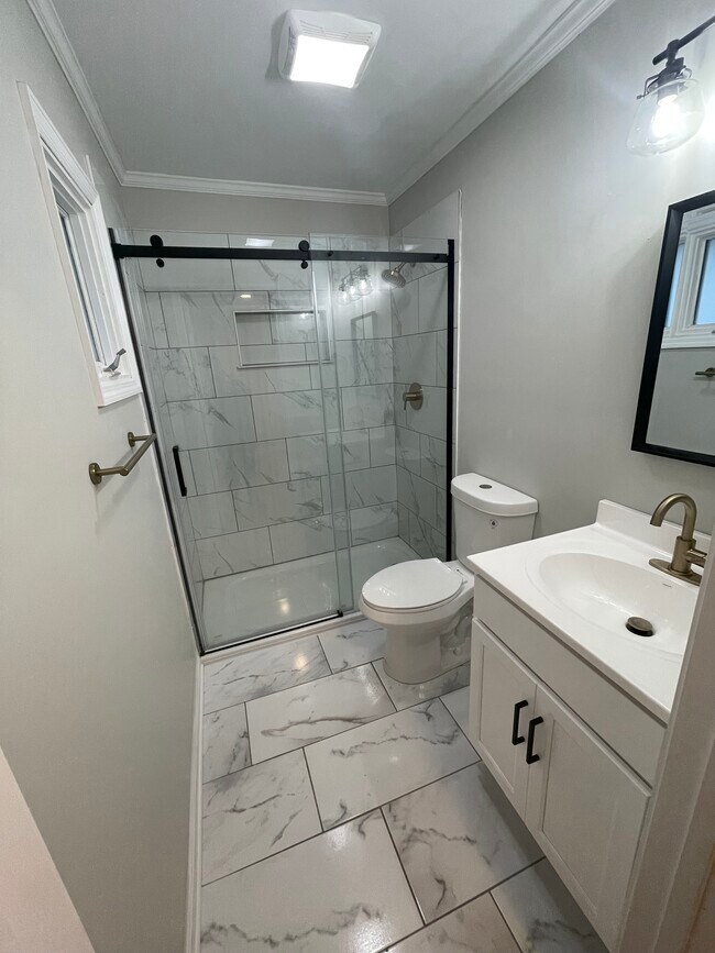 Building Photo - 1312 13th Ave SW