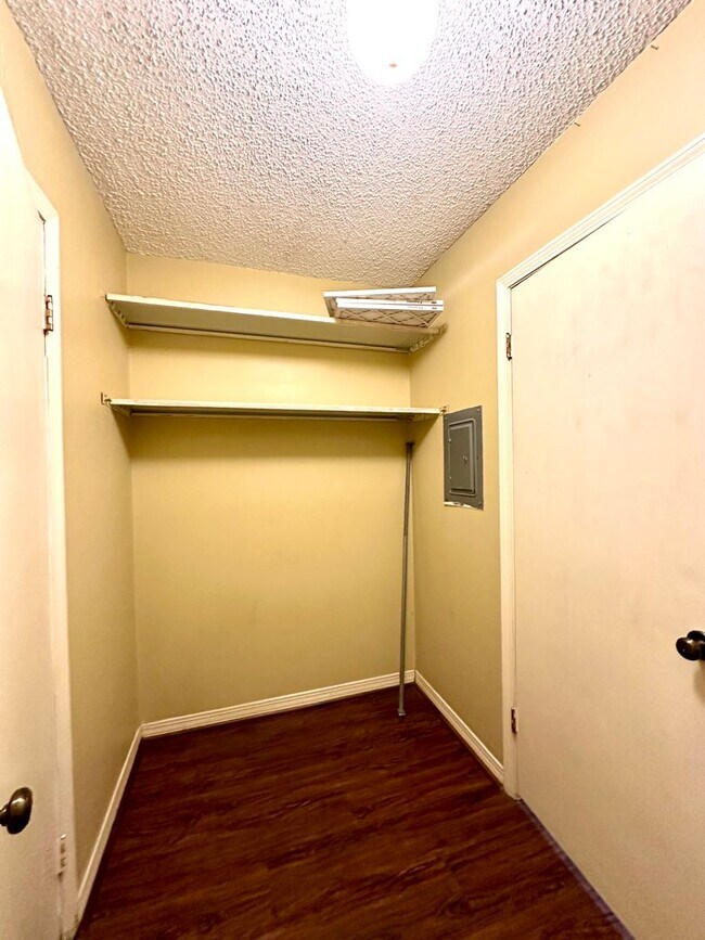 Building Photo - 3BR 2BA LSU Area