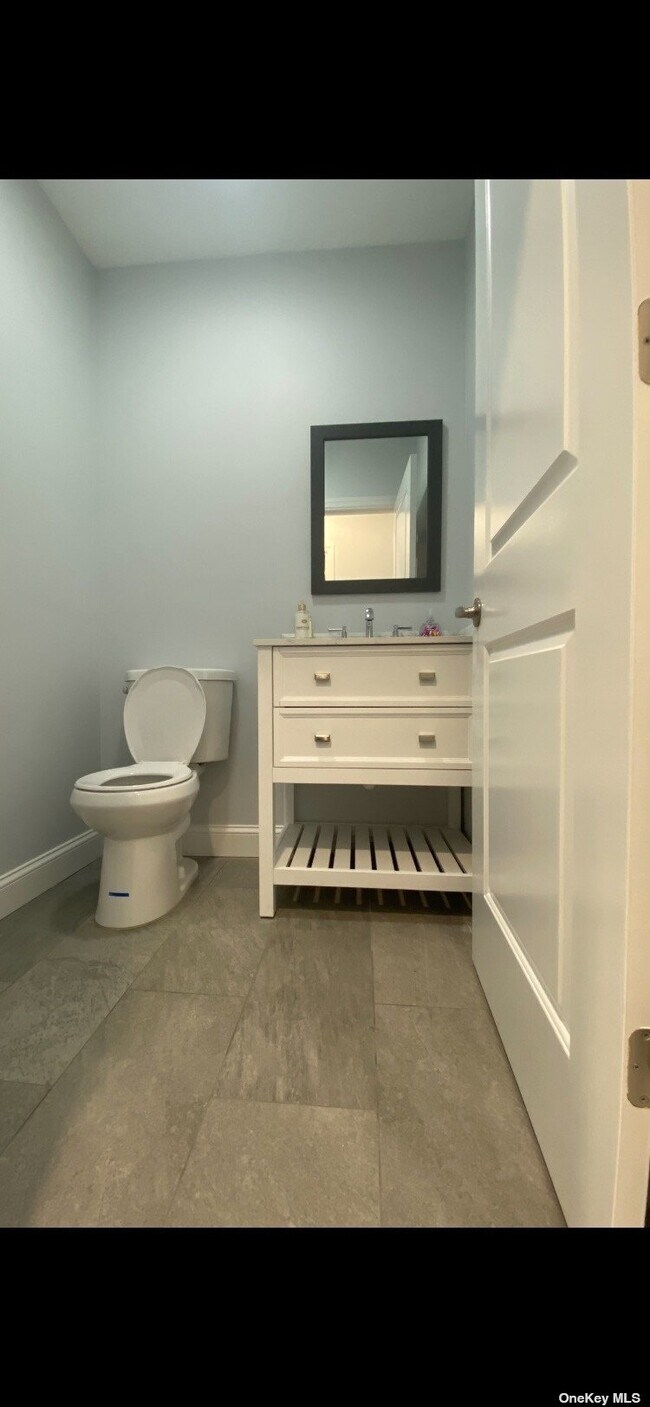 Building Photo - 534 Bellmore Rd