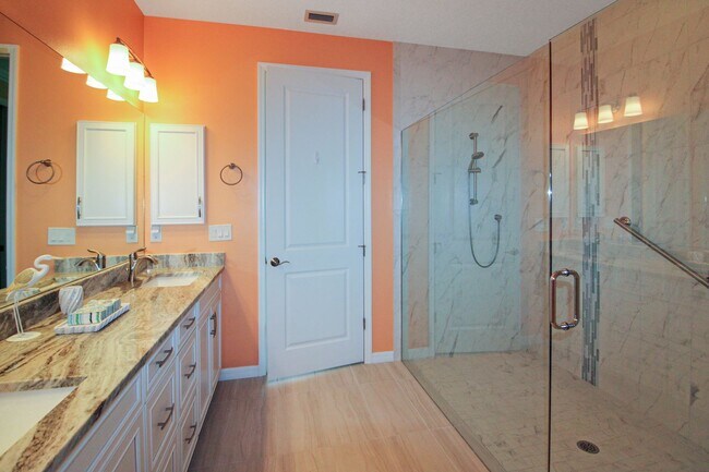 Building Photo - 128 Colebrook Ct