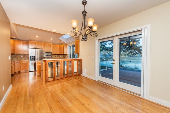 Building Photo - Beautiful Custom Home Overlooking Sequim Bay