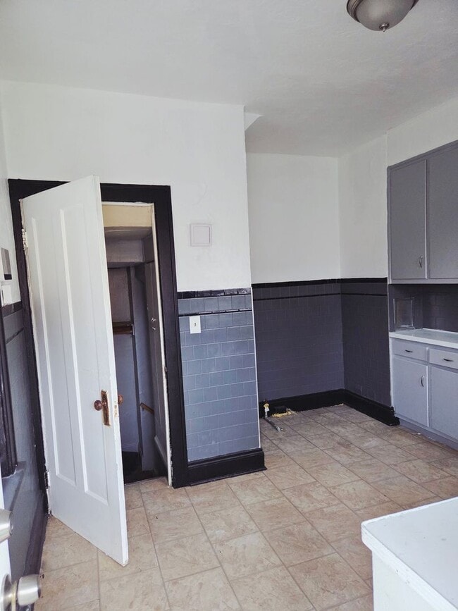 Building Photo - Beautiful Home Waiting To Be Occupied By You