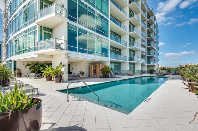Building Photo - 101 S Eola Dr
