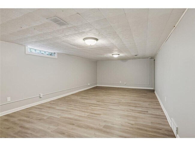 Building Photo - 6416 Wilryan Ave