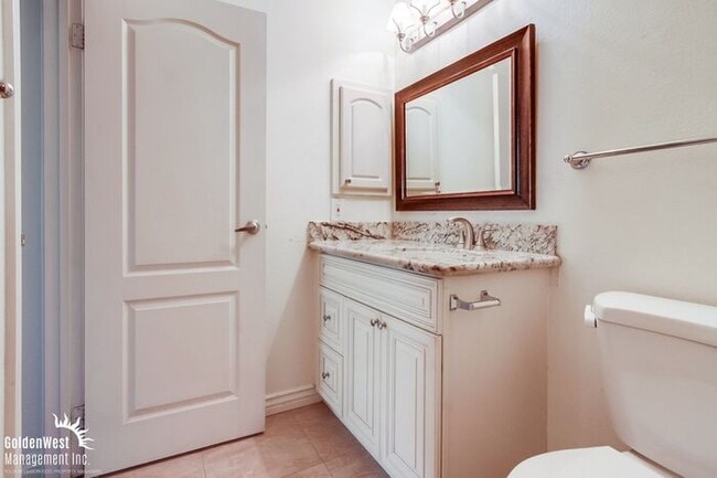 Building Photo - Renovated 2Bdm 2Ba Condo in Prime Carmel M...