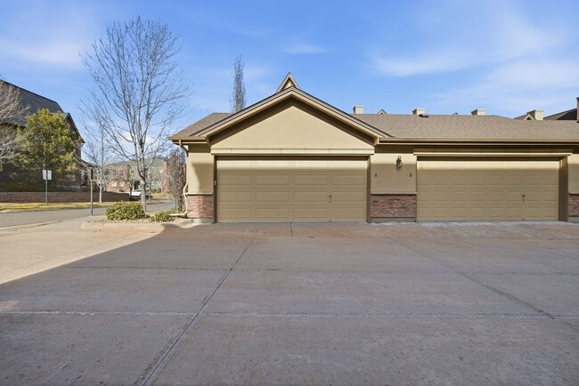 Building Photo - Meticulously maintained 4-bedroom, 3.5-bath  Townhouse In the Heart of Highlands Ranch!